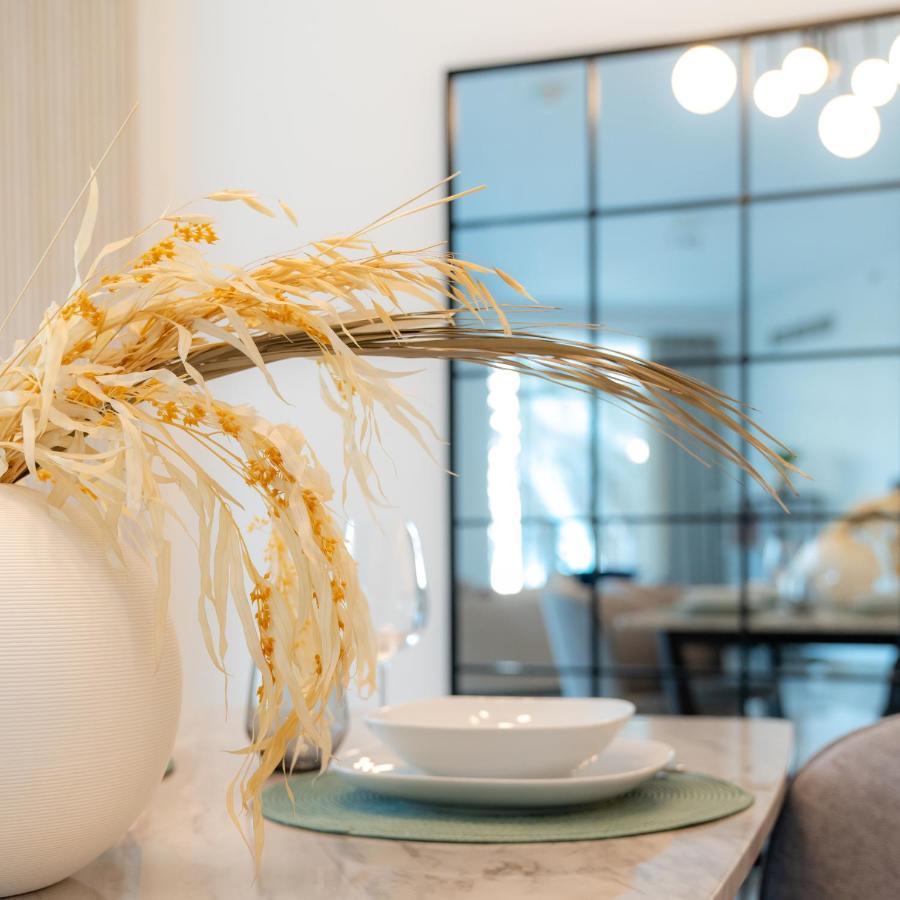 Higuests - Elegant Apt With Terrace Minutes From Burj Khalifa Dubai Buitenkant foto